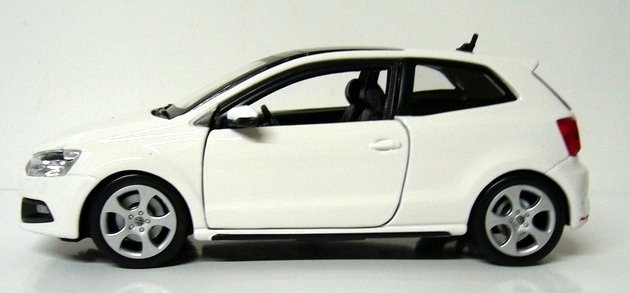 Bburago 1:24 Vw Polo Gti Mark 5 (21059) 2 Bburago 1:24 Vw Polo Gti Mark 5 (21059) - Image 2